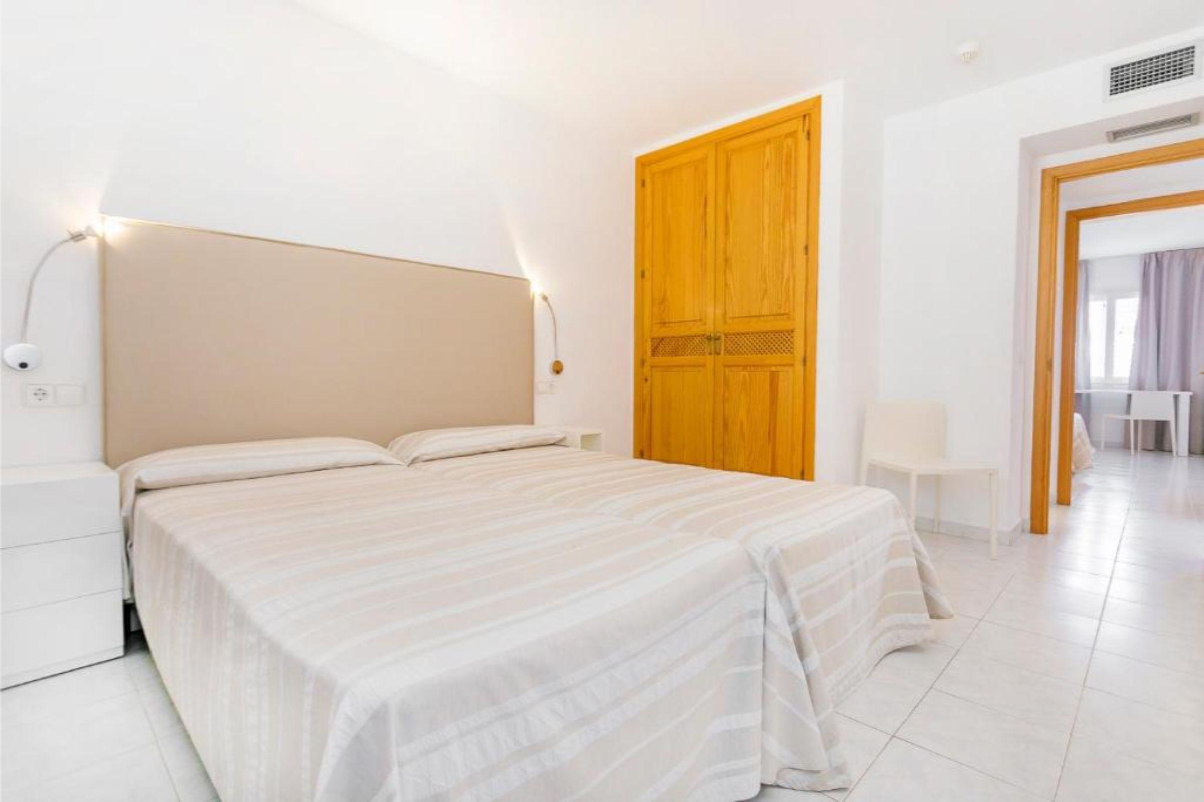 Aparthotel Duquesa Playa Santa Eularia des Riu Eksteriør bilde